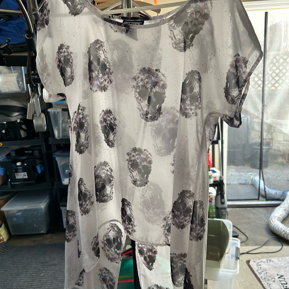 Hot Topic Black and White Skull Top